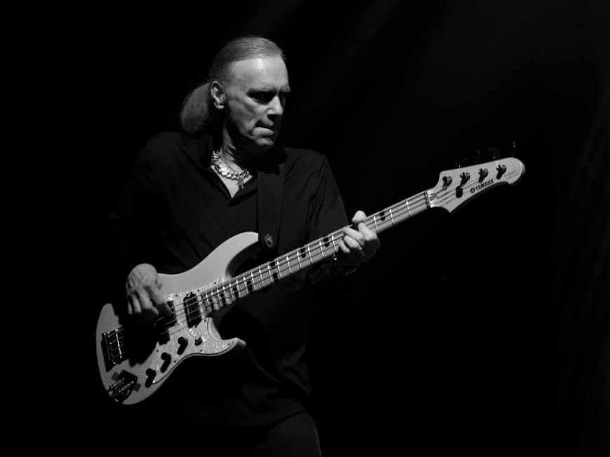 bassist Billy Sheehan